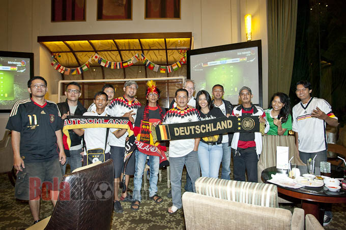 Strassenjungen Indonesien Gelar Nobar Jerman vs Ghana