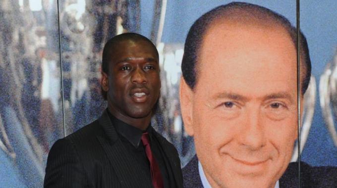 Berlusconi Pastikan Depak Seedorf Beberapa Hari Lagi