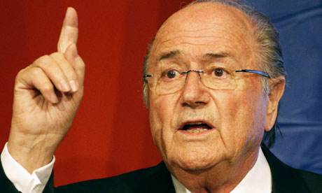 Blatter Balik Serang Presiden FA dan KNVB
