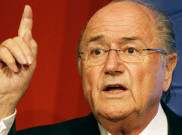 Blatter Balik Serang Presiden FA dan KNVB