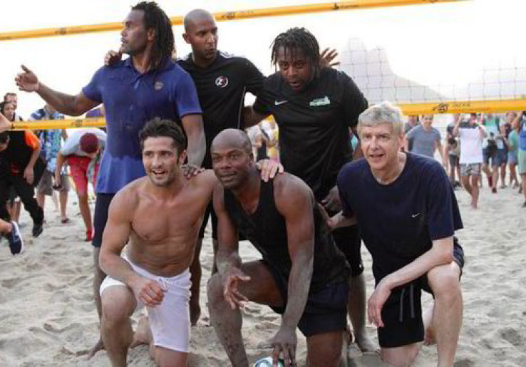 Hebatnya, Wenger Main Sepak bola Pantai