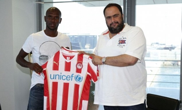 Eric Abidal Resmi Gabung Olympiacos