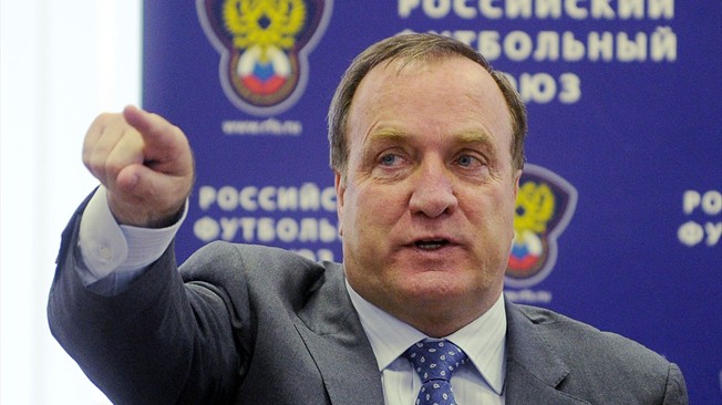 Dick Advocaat Tangani Timnas Serbia