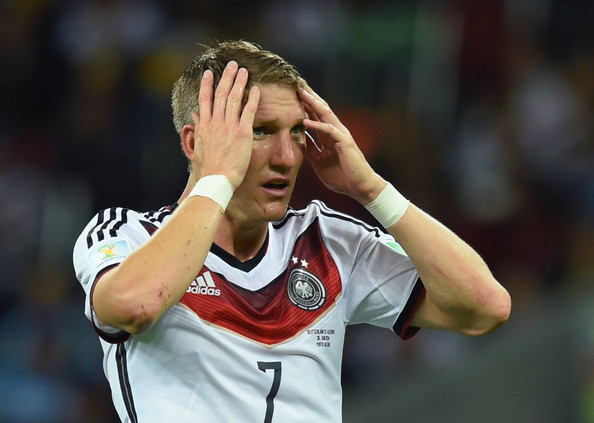 Schweinsteiger: Jangan Manjakan Brasil, Wasit!