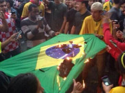 Bendera Brasil Dibakar, Fans Wanita Menangis