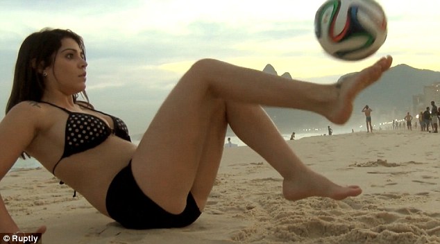 VIDEO: Jago Freestyle Seksi Ini Tantang Messi