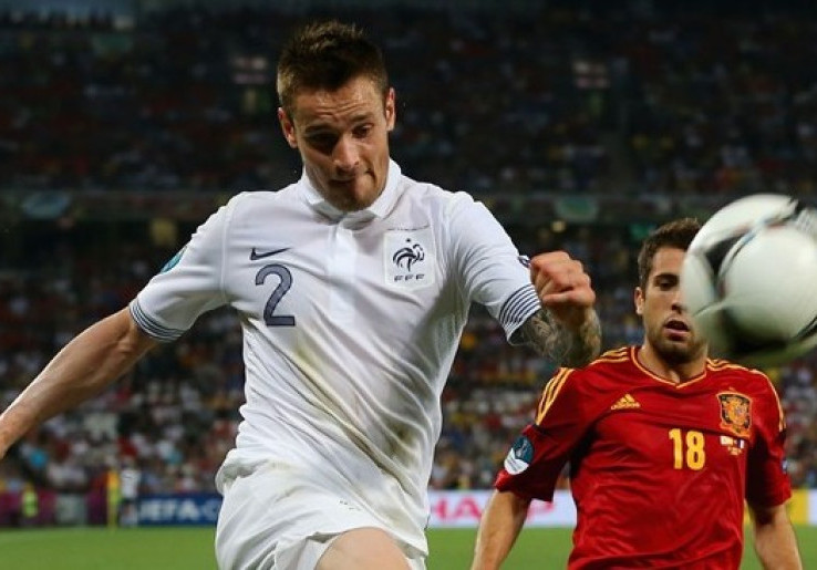 Arsenal Resmi Dapatkan Mathieu Debuchy