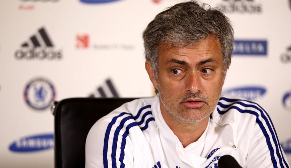 Mourinho: Benatia? Pertahanan Chelsea Sudah Solid