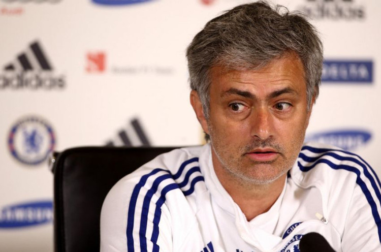 Mourinho: Benatia? Pertahanan Chelsea Sudah Solid