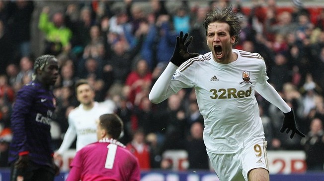 Napoli Pinjam Michu Dari Swansea