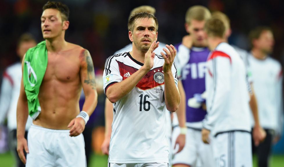 Loew Tetap Mainkan Lahm Sebagai Gelandang