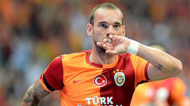 Wesley Sneidjer Tetap Berseragam Galatasaray