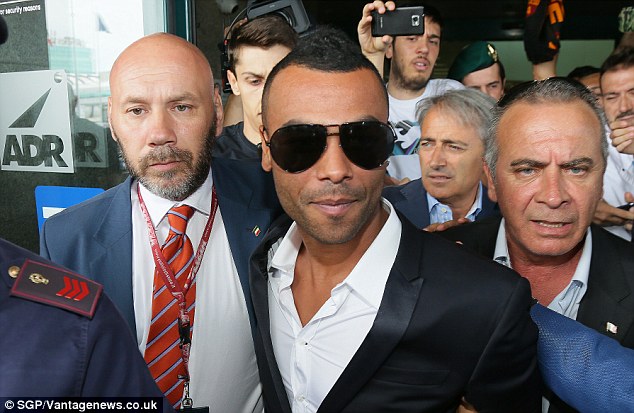 Ashley Cole Resmi Bergabung ke AS Roma