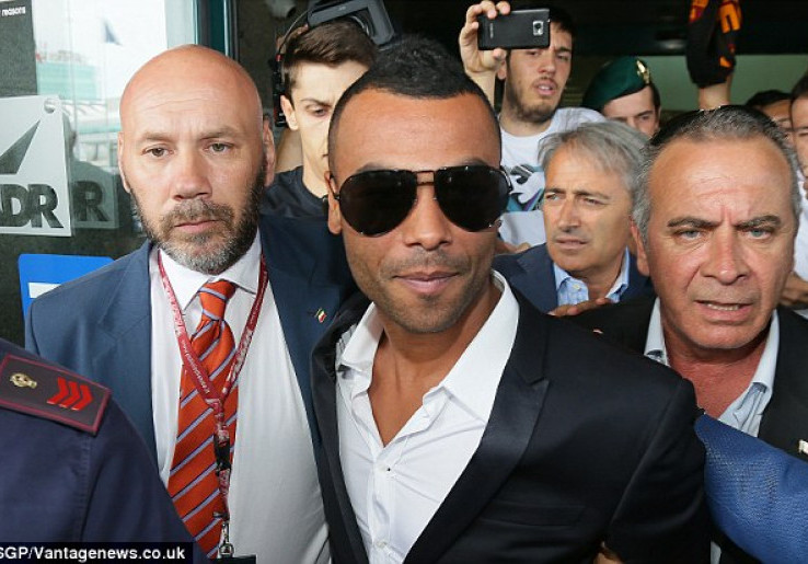  Ashley Cole Resmi Bergabung ke AS Roma