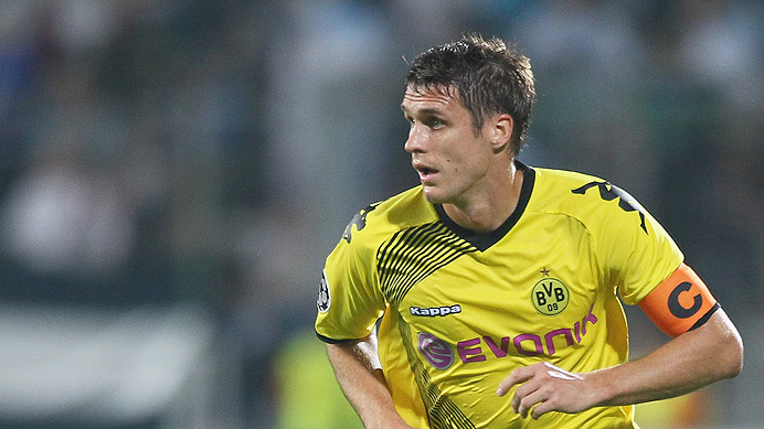 Sebatian Kehl Putuskan Lepas Ban Kapten Dortmund