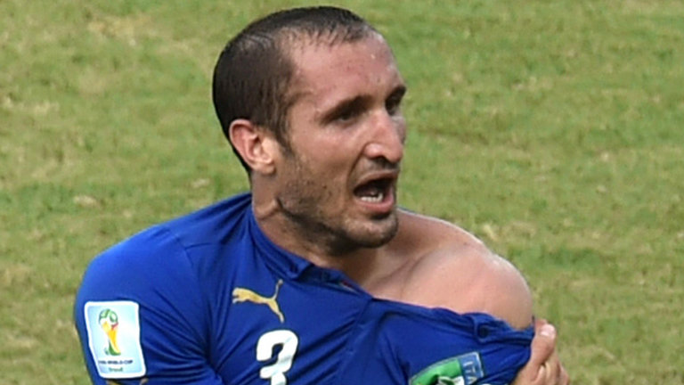 Suarez Minta Maaf, Chiellini Minta FIFA Kurangi Hukuman