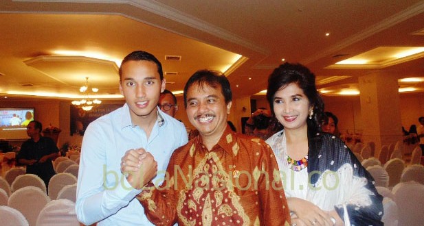 Menpora Terima Ezra Walian Bintang Ajax Berdarah Indonesia