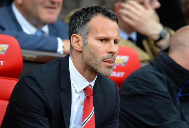Giggs: Jangan Pensiunkan Nomor 11, MU!