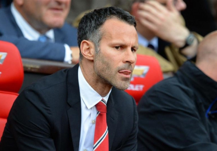 Giggs: Jangan Pensiunkan Nomor 11, MU!