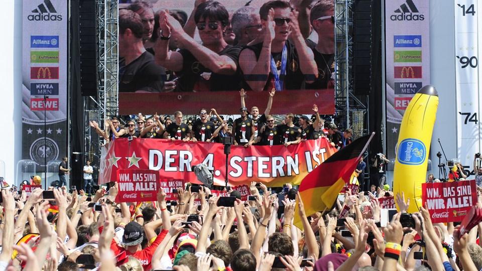 Ribuan Fans Jerman Tumpah Ruah Sambut Sang Juara
