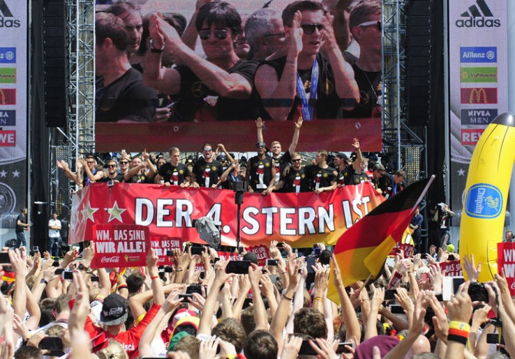 Ribuan Fans Jerman Tumpah Ruah Sambut Sang Juara
