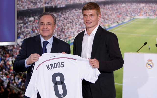 Dua Jam, Kostum Kroos Ludes Terjual