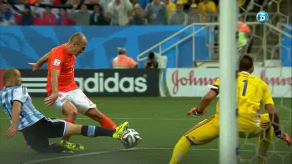Gara-gara Robben, Bokong Mascherano Sakit