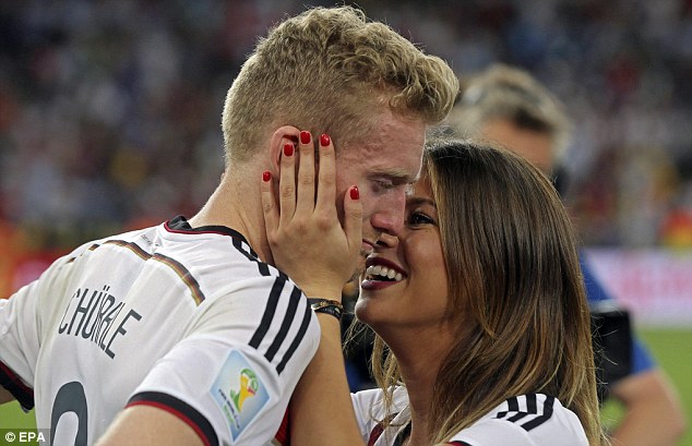 Pesta WAGs Jerman di Lapangan Maracana