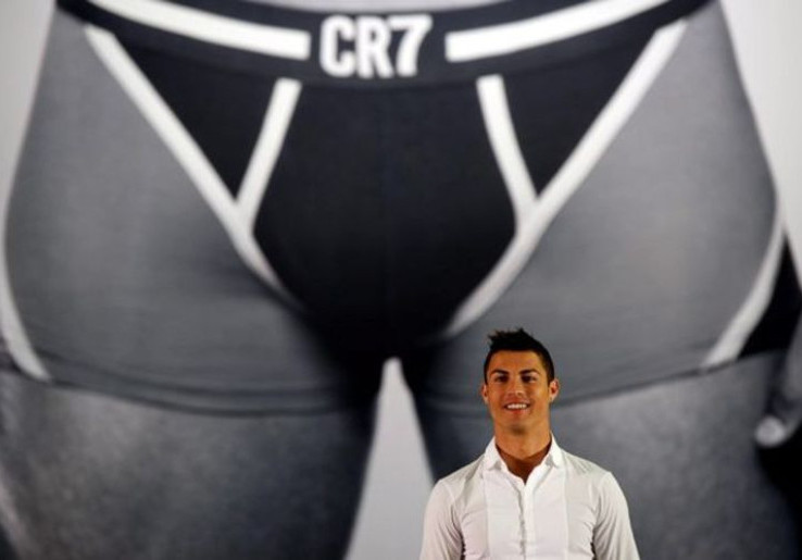 Karena Merek Celana Dalam, Ronaldo Digugat ke Pengadilan 