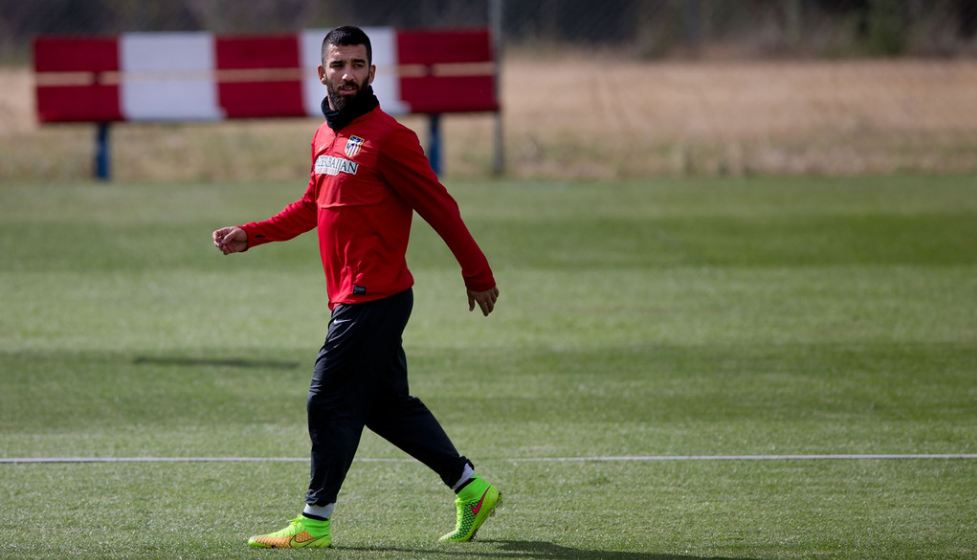 Arda Turan Kerasan Bela Atletico Madrid