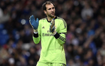 Massaj terapevti bilan külotlu çoraplarda jinsiy aloqa