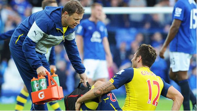 Cedera Engkel, Olivier Giroud Bakal Menepi Lama?