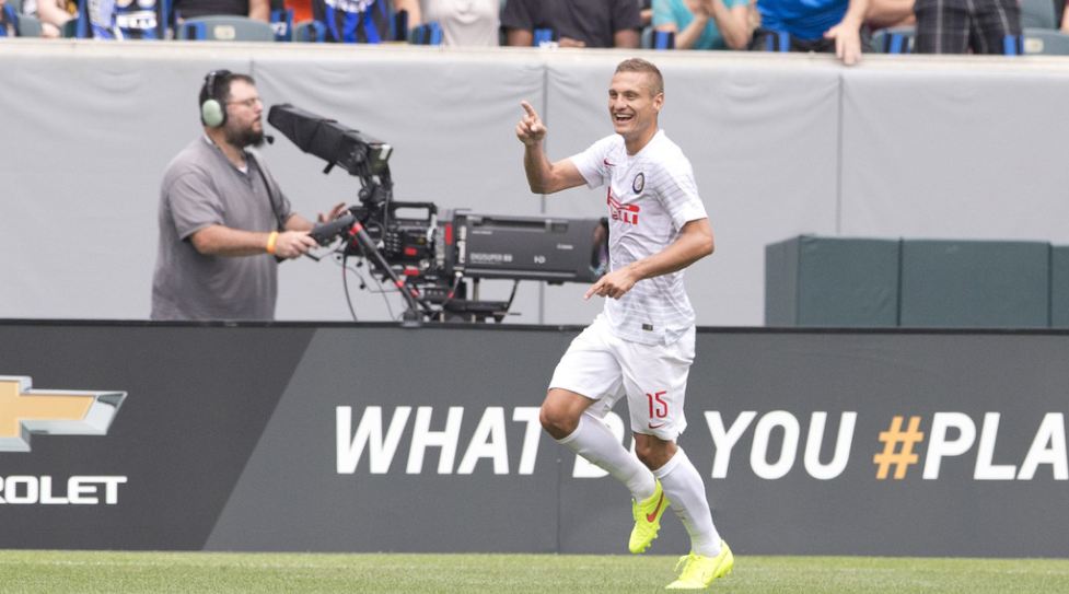 Penampilan Vidic Bikin Mazzarri Semringah