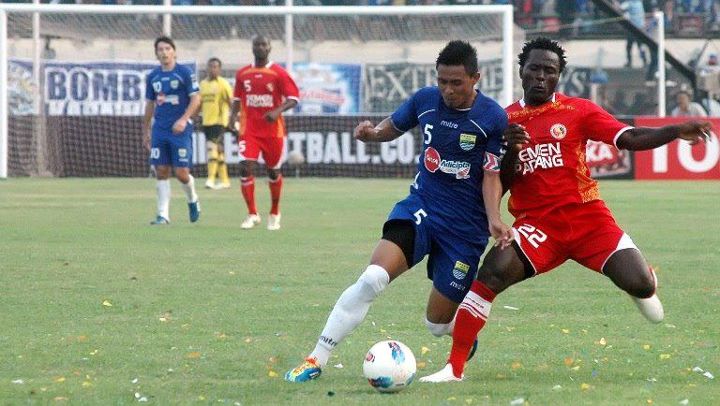 Semen Padang Empaskan Persib 3-1