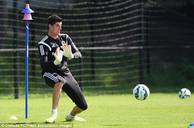 Mourinho Indikasikan Pilih Courtois Ketimbang Cech