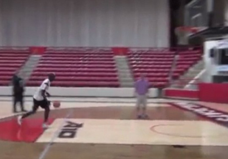 Video Slam Dunk Menawan Balotelli