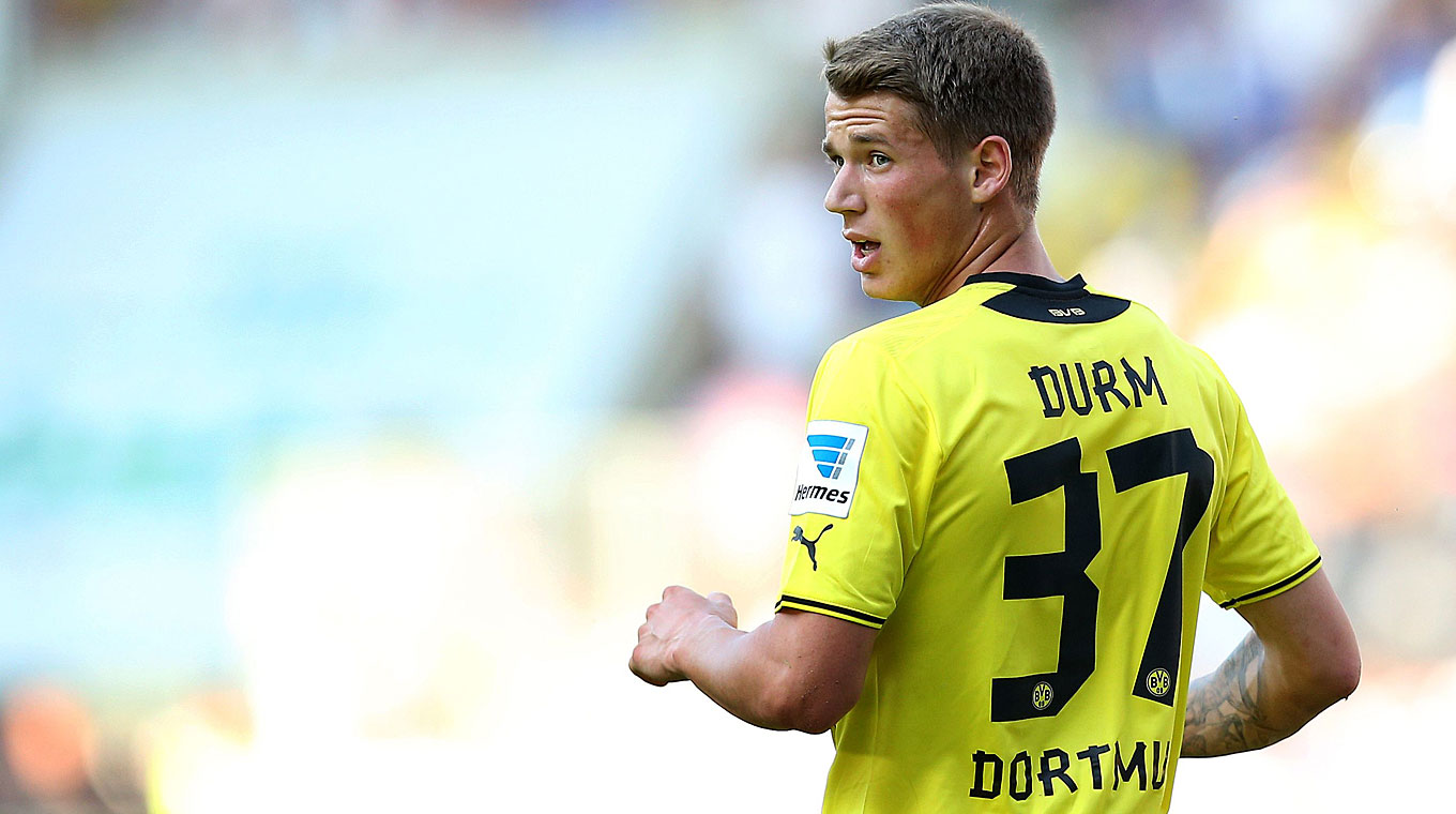 Dortmund Sodorkan Perpanjangan Kontrak Buat Erik Durm