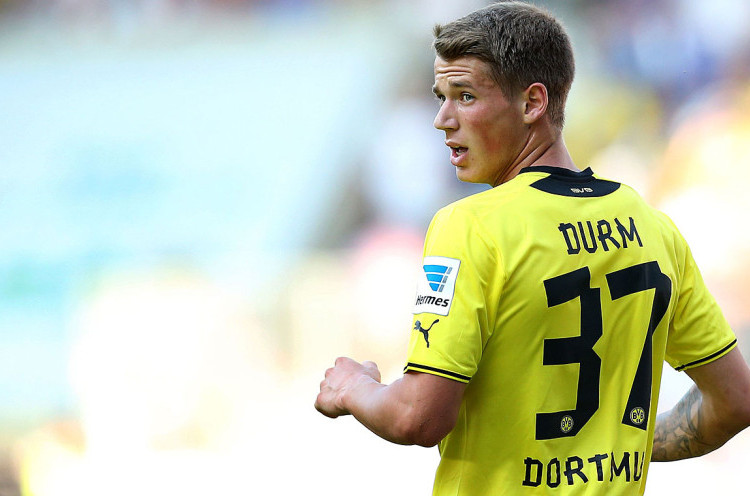 Dortmund Sodorkan Perpanjangan Kontrak Buat Erik Durm