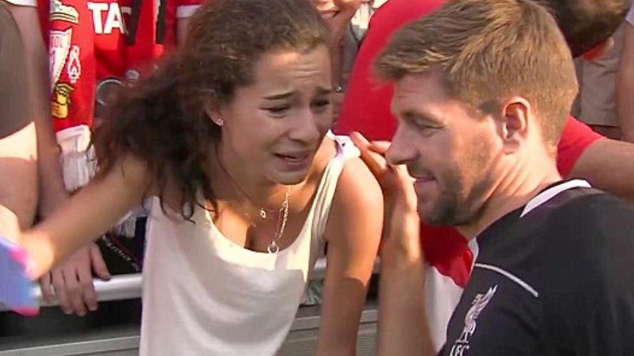 Gerrard Bikin Gadis Cantik Ini Menangis Meraung-raung