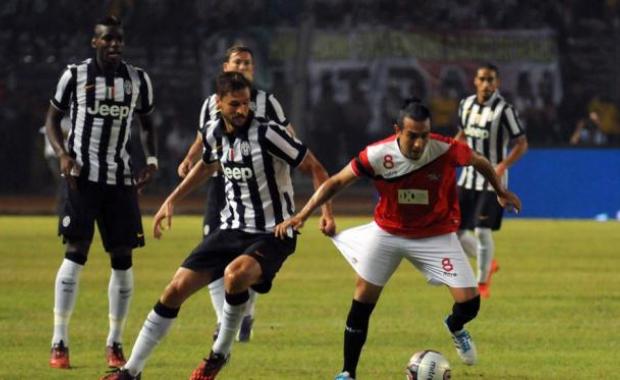 Gustavo Girang Berhasil Tukar Kostum dengan Pirlo