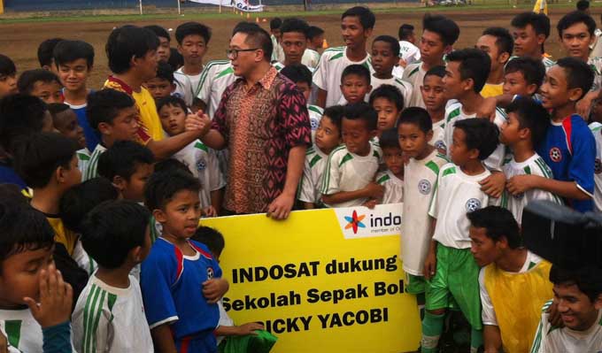 Indosat Akan Kirim Pemain SSB Ricky Yacobi ke Barcelona