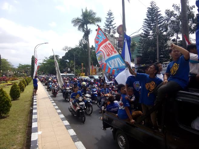 Imbauan Aremania Bersatu Warnai HUT Arema