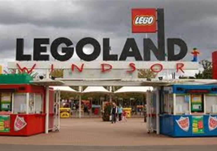 Gaji Selangit, Brown Andalkan Tiket Gratis ke Legoland