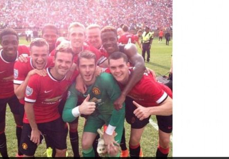 Menang Lawan Madrid, MU Asyik Berfoto Selfie