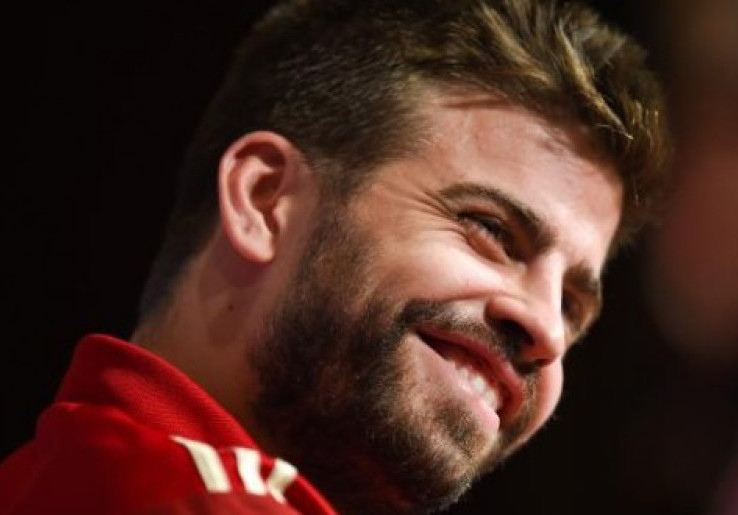 Pique Lempar Bom Kentut di Pesawat Barca