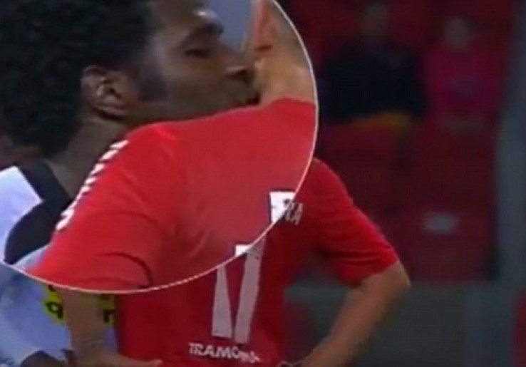 Video Pemain Brasil Kecup Mesra Leher Lawan