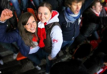 Polisi Rusia Telanjangi Fans Spartak Moscow Sebelum Masuk Stadion
