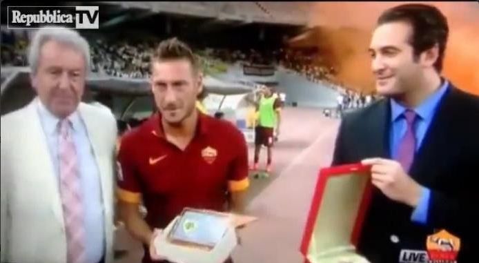 VIDEO Aksi Bodoh Francesco Totti