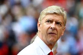 Wenger Ditimpuk Botol Oleh Pendukung Besiktas