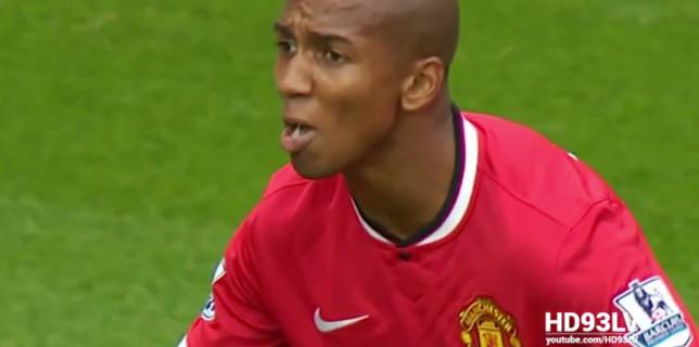 Young: MU Ingin Secepatnya Pahami van Gaal